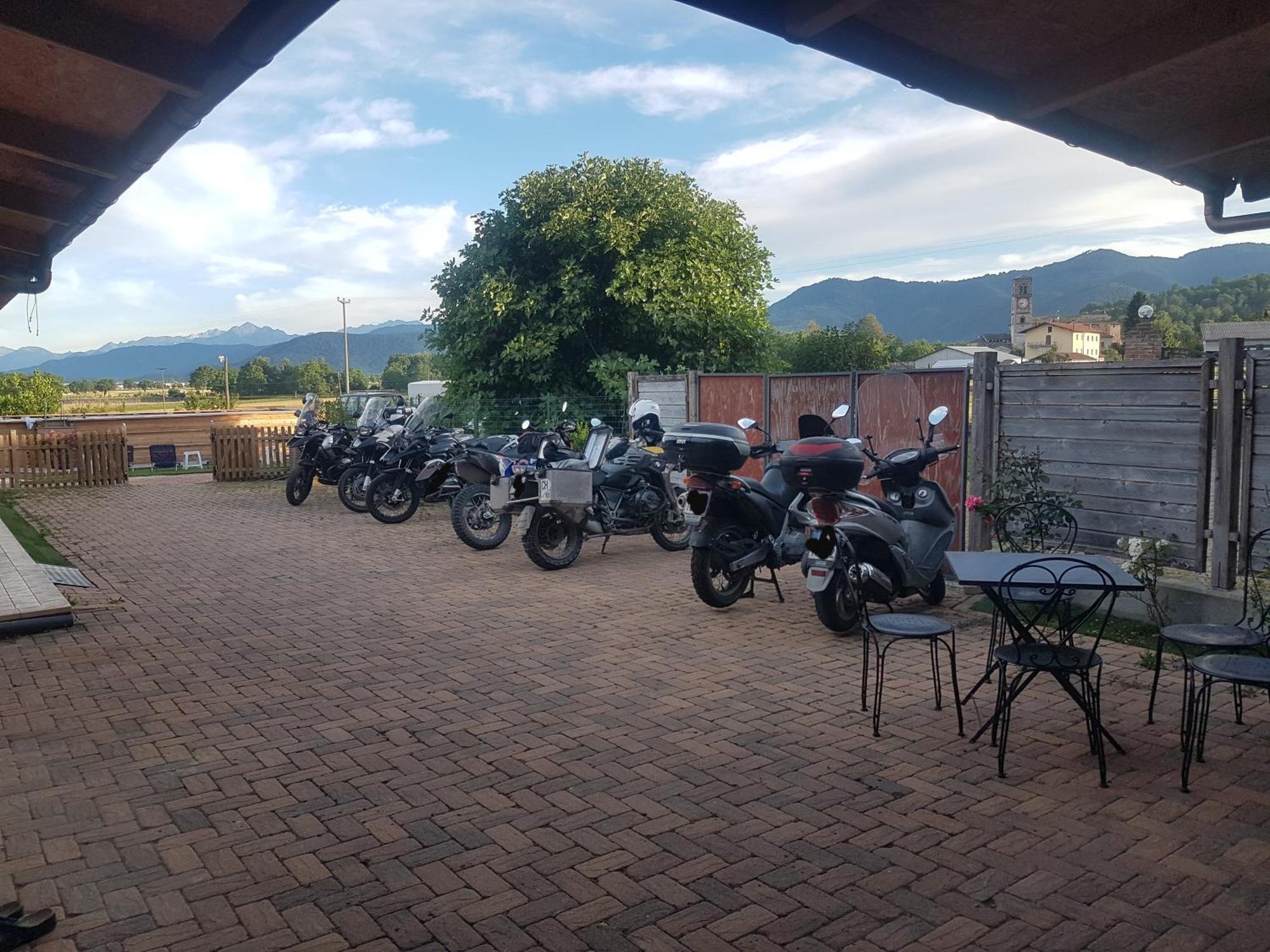 Locanda Dl'Angel Villar San Costanzo Εξωτερικό φωτογραφία